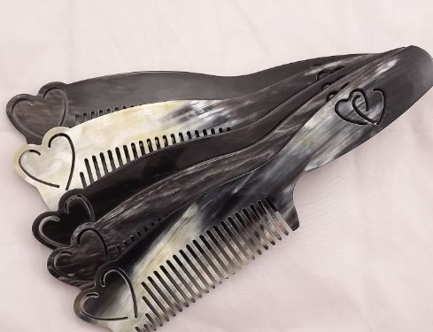 Large-toothed combs