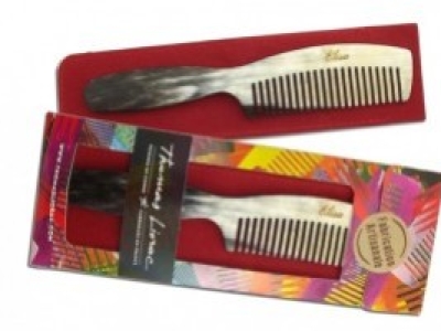 The engraved horn comb: Original beauty gift for Christmas