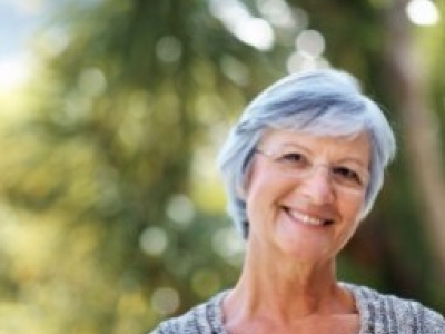 L'entretien des cheveux blancs ou gris